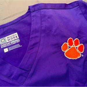 Wonder Wink Clemson scrub top, size L